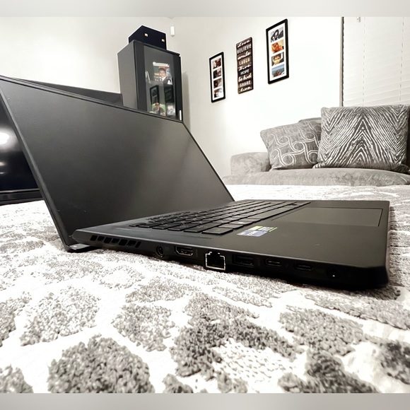 MSI GAMING LAPTOP 3070ti - Picture 3 of 8